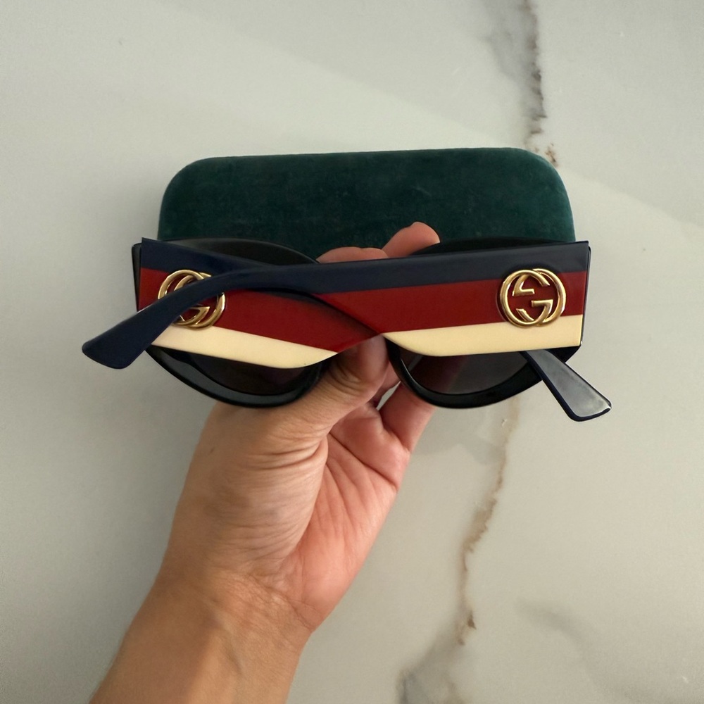 Gucci sunglasses. Thick cat eye frames - Picture 5 of 11